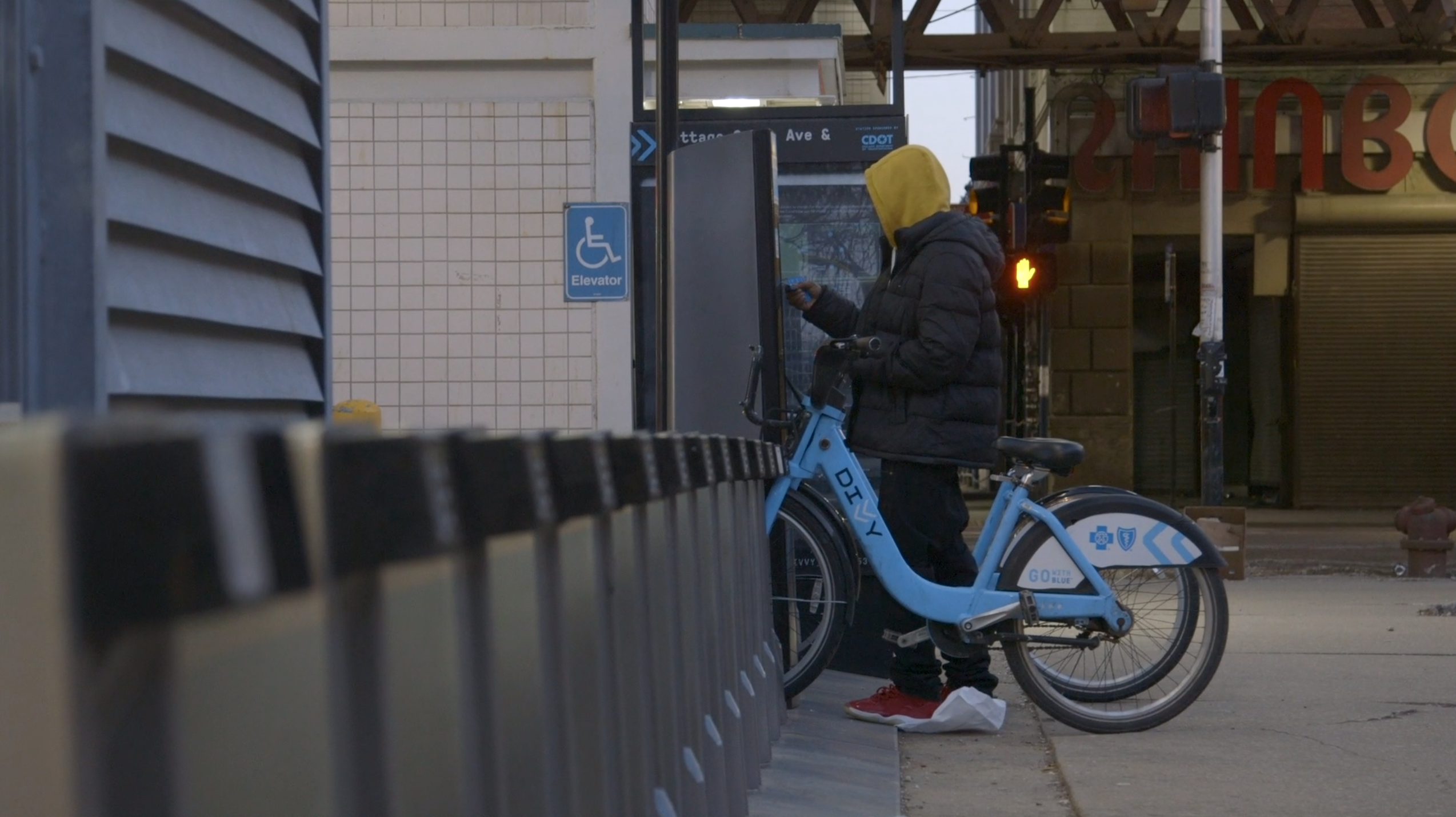 Black Chicagoans see the city’s exclusive bikeshare deal with Lyft as another privatized ‘monopoly’