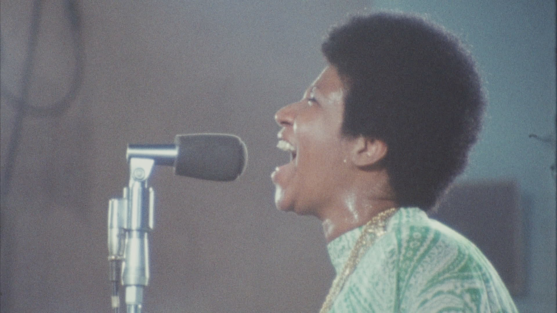 Aretha Franklin takes us to church in “Amazing Grace” doc