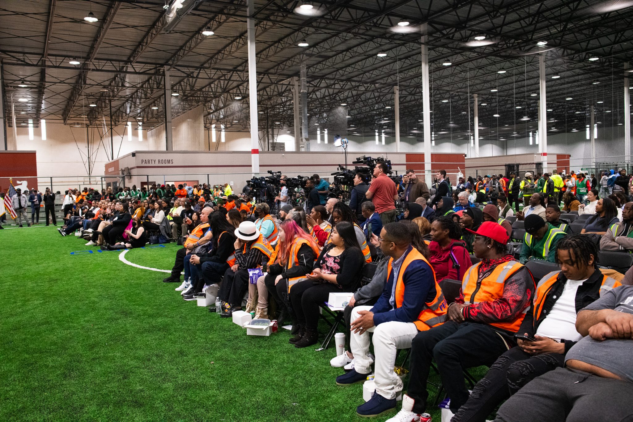 Pritzker, Johnson applaud Peacekeepers violence prevention program as ...