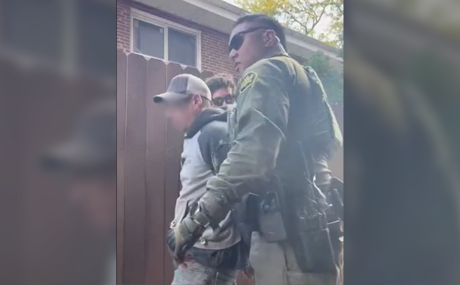 Federal agents detain a laborer working on gated apartment building in West Ridge