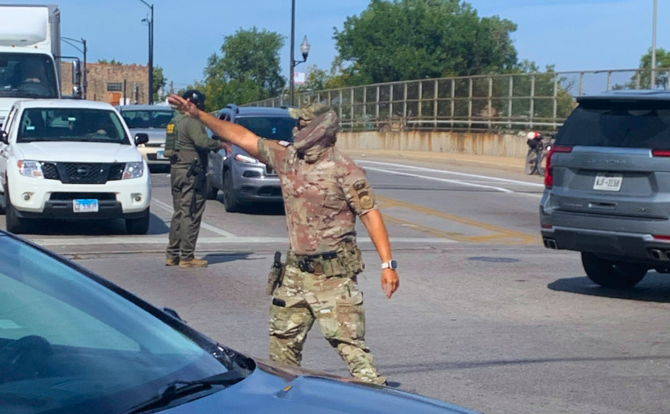 Federal agents were sighted on the West Side near Congress Parkway and California Ave on Oct. 1 Photo courtesy of Equity And Transformation (E.A.T.)