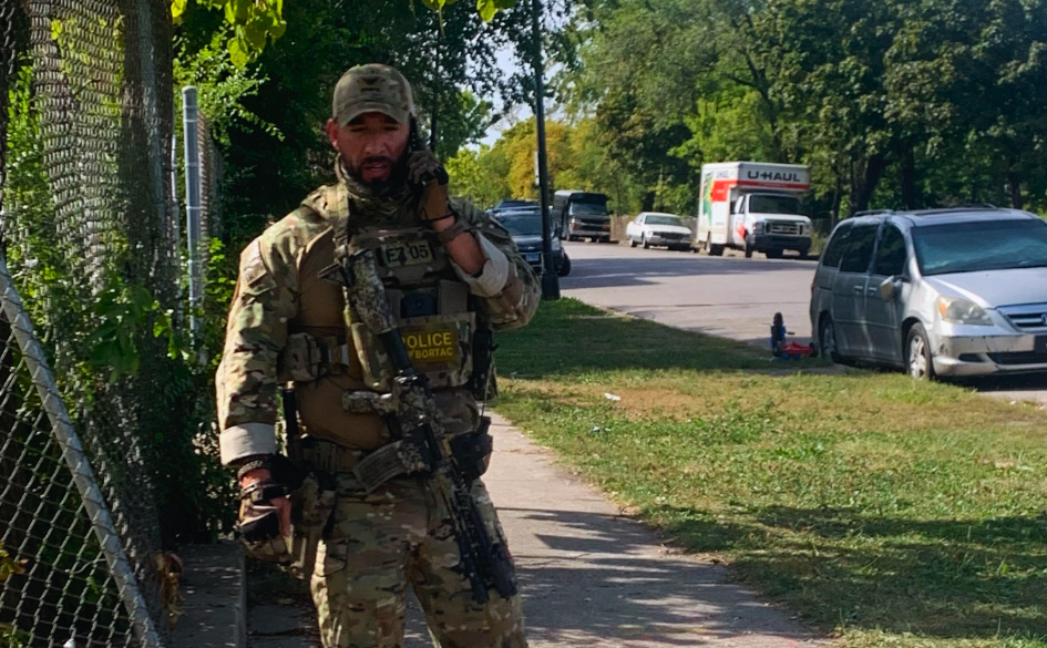 Federal agents were sighted on the West Side near Congress Parkway and California Ave on Oct. 1 Photo courtesy of Equity And Transformation (E.A.T.)