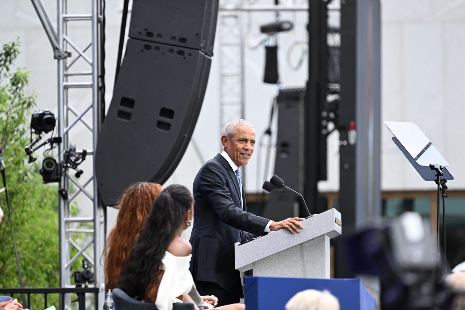 ‘People aren’t looking for perpetual anger and division,’ Obama inspires hope at Presidential Center opening